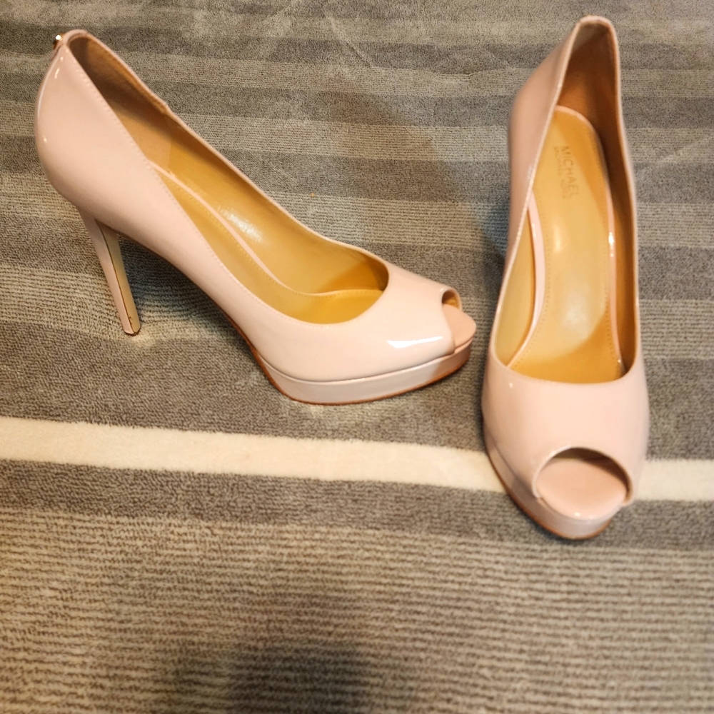 Michael kors pumps